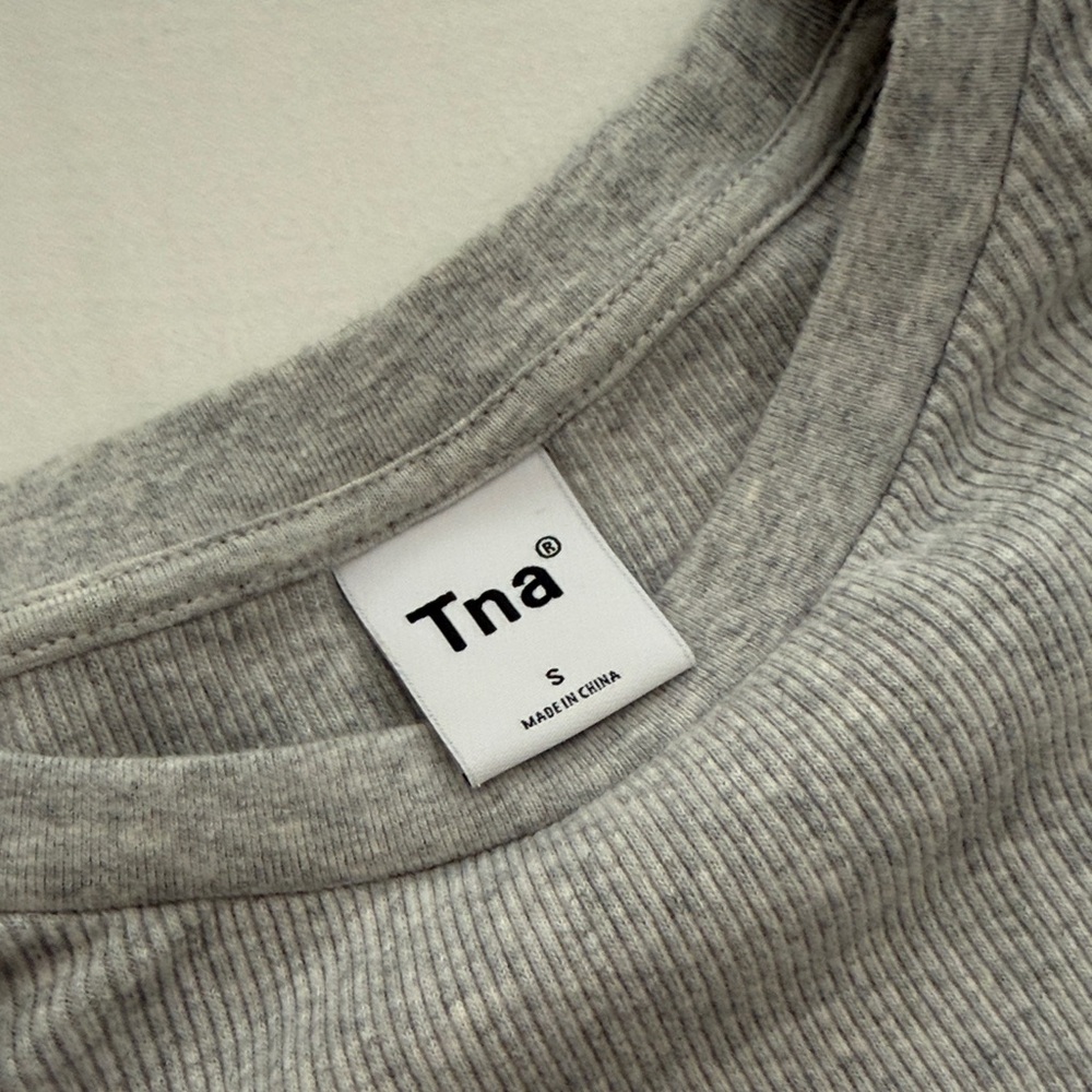 Tna Gray Ribbed Long Sleeve Crop Top - Picture 2 of 2